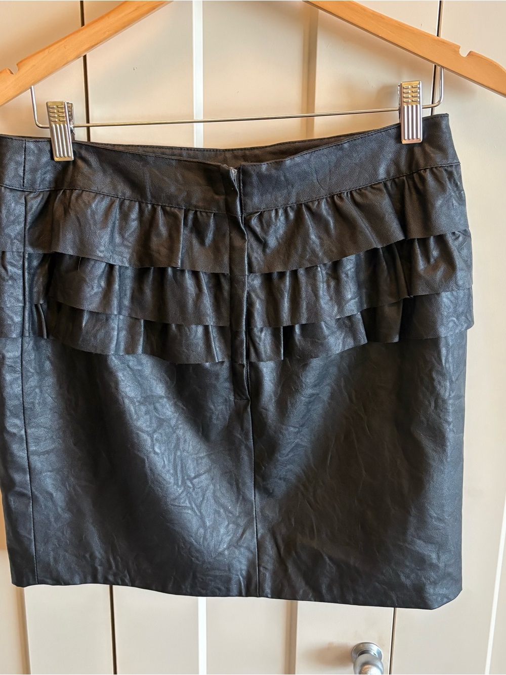 Forever 21 Black Faux Leather Ruffle Mini Skirt-Size L - Picture 2 of 6